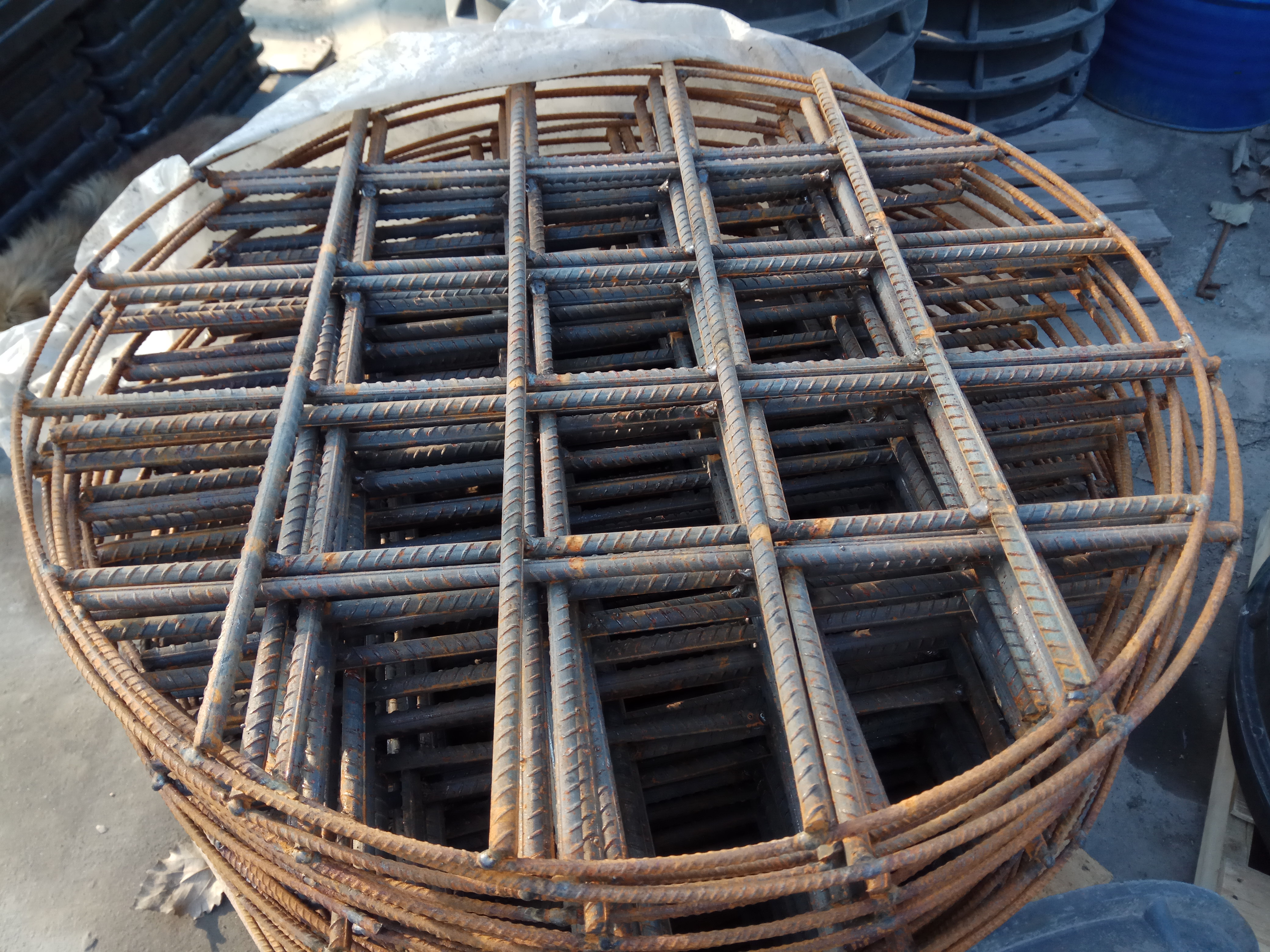  復(fù)合樹(shù)脂井蓋用的鋼筋也有很大差別